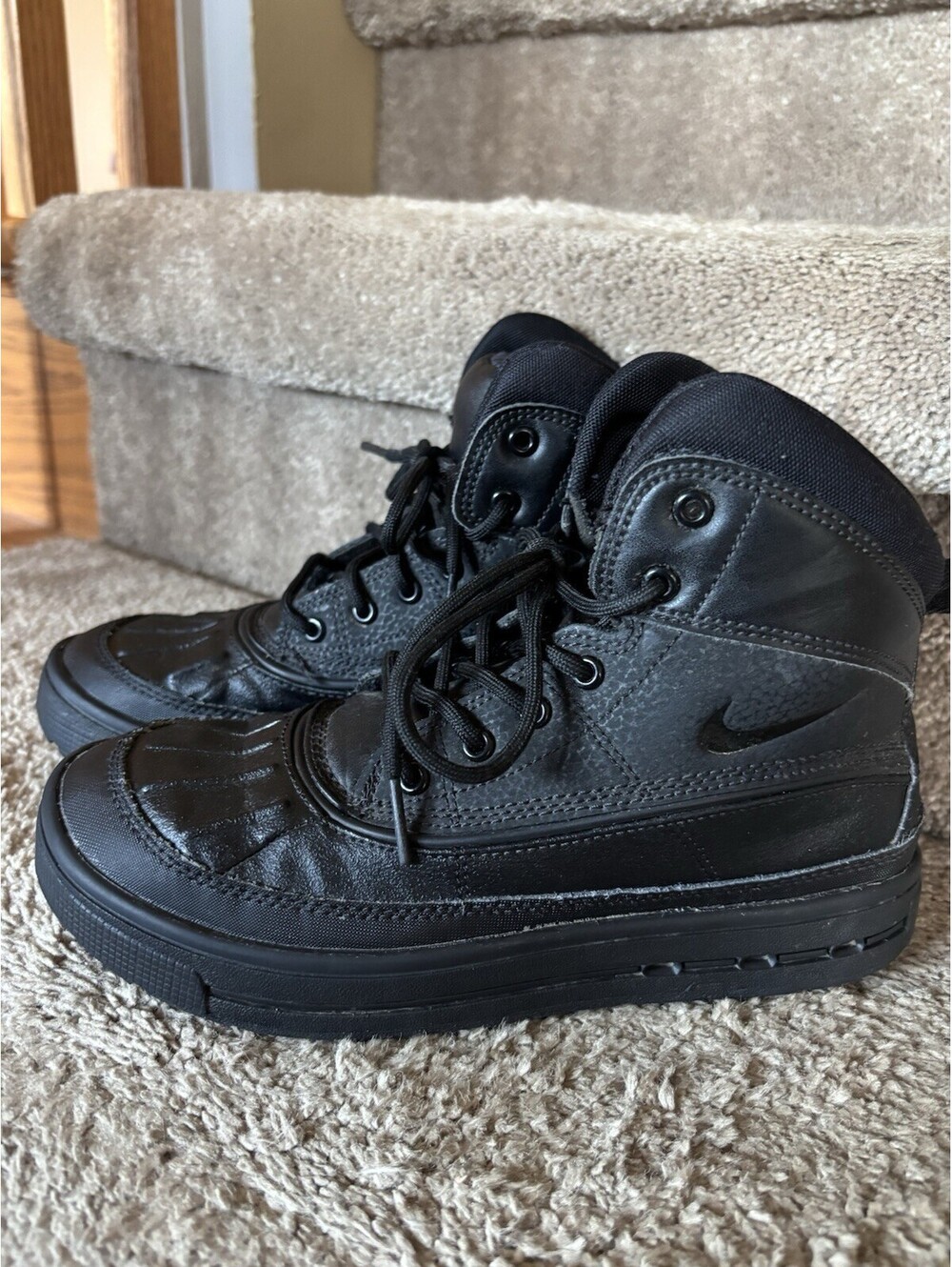 Nike ACG Woodside 2 High (GS) Triple Black Boots Size 4Y 524872-004